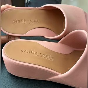 Gentle Souls by Kenneth Cole - Gisele Eva Wedge Sandal - Sz 7